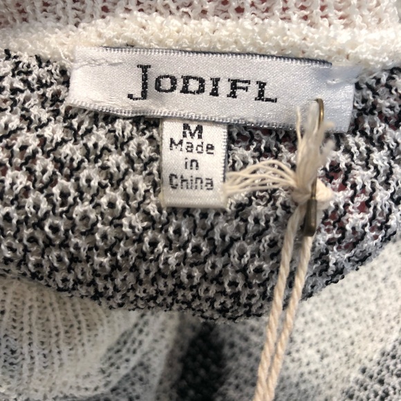 NWT Jodefil Over Sized, Animal Print, Light Weight Sweater - Picture 4 of 5